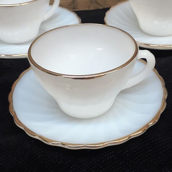 8 pc. Anchor Hocking Suburbia Fire King Swirl gold trim 6" saucers & cups - Picture 2 of 8